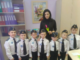Воспитанники поздравляют сотрудников с 8 Марта Воспитанники поздравляют сотрудников с 8 Марта.
